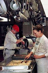 Foodsystems Students in the kitchen